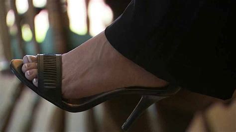 Arizona Realtors Bothered By Man With Foot Fetish Report Says Cbs News
