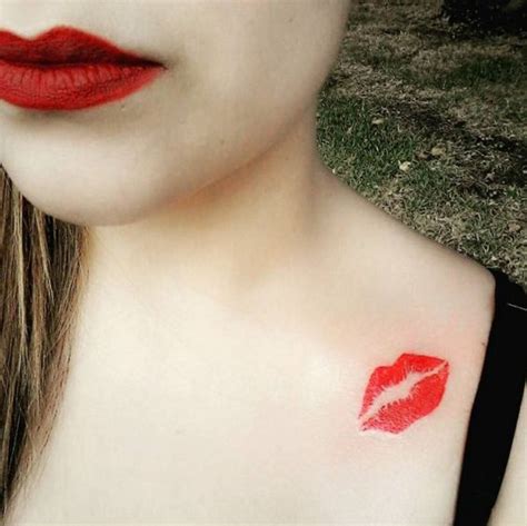 62 Idées De Tatouage Pour Les Lèvres Et Les Baisers Gen Cool Tattoos En 2020 Tatouage Cou