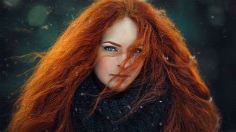 Картинки девушка рыжая портрет фото длинные волосы голубые глаза обои 1920x1080 картинка