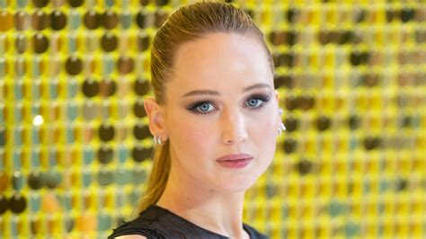 Jennifer Lawrence Doing Absolutely Nothing With Her Hair Is My Fall
