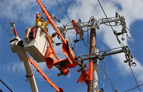 High-voltage transmission lines complicate PG&E's efforts to prevent ...