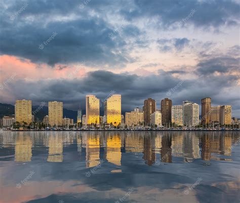 Premium Photo Panorama Of The Skyline Of Honolulu And Waikiki From