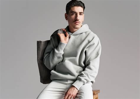 Arsenal confident of signing norwich fullback aarons as bellerin prepares exit. H&M 携手知名足球员 Héctor Bellerín 推出全新可持续男装系列。 - Iconicmen