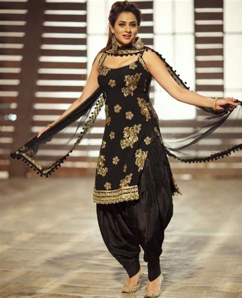 Pin By Sharanjit Kaur On Suits Punjabi Outfits Patiala Suit Designs Patiyala Dress