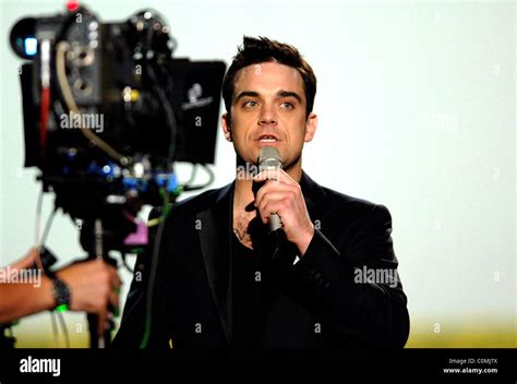 Robbie Williams 2005 Mtv European Music Awards Lisbon Held At The