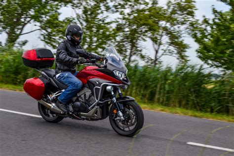 001 2015 honda vfr800x crossrunner adventure test drive bike red rot motorcycle autofilou
