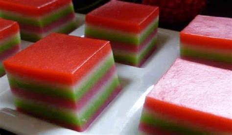 Bancuh semua tepung dengan 3 cawan santan cair. Resepi Kuih Lapis Pelangi Yang Legit dan Kenyal