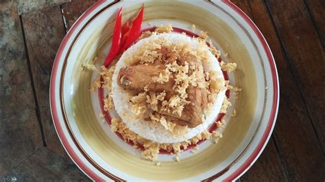 Bahan a 1/2 ulas bawang besar didadu 3 ulas bawang putih dimayang 1 cawan/mangkuk cendawan butang putih (dihiris) 1/2 biji ubi kentang didadu 1/2 sudu besar lada hitam ditumbuk 4 cawan air rebusan ayam/sayuran @ kiub stok ayam + 4 cawan air 1/3 cream / susu sejat. cara buat ayam kremes - YouTube