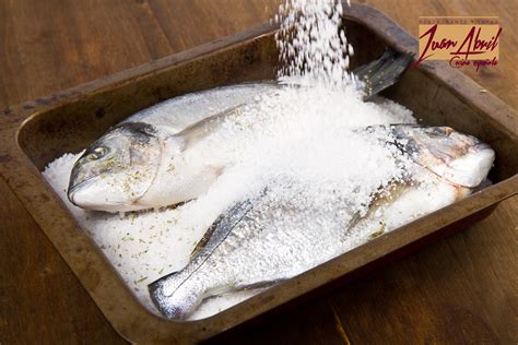 Pescados A La Sal De Juan Abril La Receta De La Lubina A La Sal