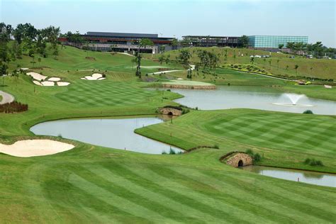 This golf club has 18 holes, 1 golf course and has scored an average rating of 6.8 out of 5 reviews. Kota Permai Golf and Country Club | All Square Golf