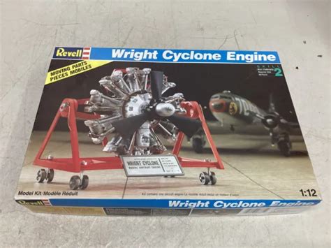 Revell Kit 8881 Wright Cyclone Aircraft Engine Scale 112 Model Open