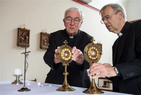 Two Parishes Receive Relics Of Blessed Carlo Acutis Diocese Of