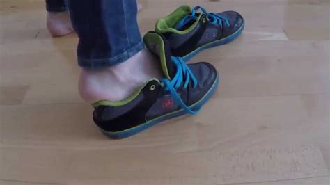 How to make shoes smaller using elastic bands. making too small DC shoes fit - YouTube