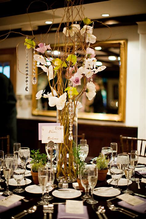Creating Tall Wedding Centerpieces For A Spectacular Look