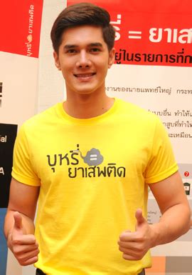 ฉากหวานน้ำตาลเรียกพี่ของคู่พระนาง มิกค์ ทองระย้า และ แซมมี่ เคาวเวลล์ ในละคร ทะเลลวง กันบ้าง โดยเป็นฉากต่อเนื่องจากที่ นที (มิกค์) และ โมย่า. พักผ่อนเพียงพอ กายใจแข็งแรง สไตล์ "มิกค์ ทองระย้า" - ฟิต ...
