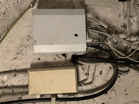 Jetzt günstigen telekom handytarif finden: Ist das der DSL Verteilerkasten im Haus? (Computer ...