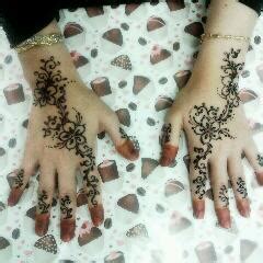 Even delicate patterns can look really pretty on hands. Lukis Inai: Corak yang simple but puas hati