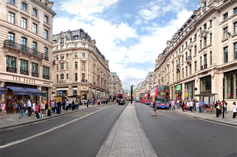 Oxford Street In London One Of Londons Busiest Streets Go Guides