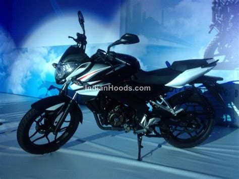 The 200as bike is expected to feature a projector headlamp and a larger visor screen. Bajaj-Pulsar-150cc-new-model-images-front - CarBlogIndia