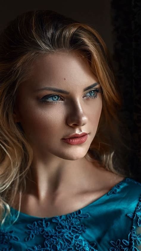 720x1280 Pretty Woman Blue Eyes Blonde Wallpaper Woman With Blue Eyes Pretty Blonde Girls