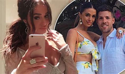 Bachelor Star Emily Simms Prepares For Her Wedding Daily Mail Online