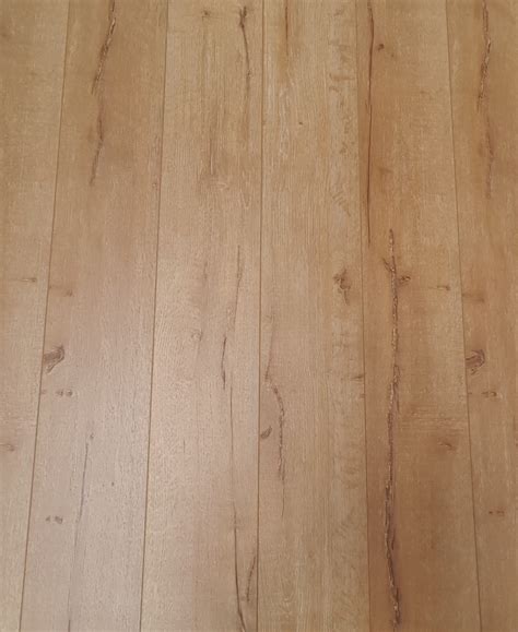 Classic Laminate California Oak Flooring 1215mm X 194mm X 123mm 16m2