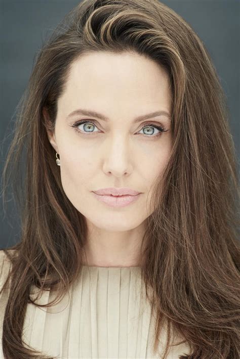 Angelina jolie et ses enfants sont allés dîner dans paris hier soir.pic.twitter.com/bozoxpogtu. Angelina Jolie | A legjobb filmek és sorozatok sFilm.hu