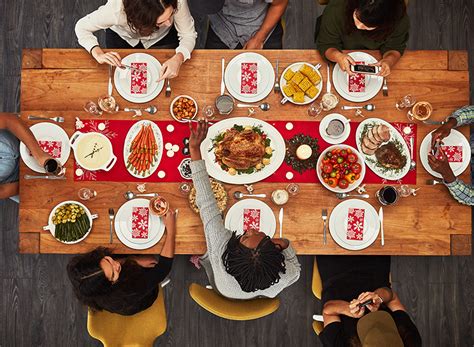 Family Issues: How to Get Through Holiday Dinner Topics - FLARE