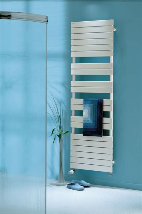Installé dans votre douche, il permet à la fois de selon le radiateur, ce liquide peut être de l'huile ou de l'eau. ACOVA - Radiateur sèche-serviettes REGATE eau chaude 583 W ...