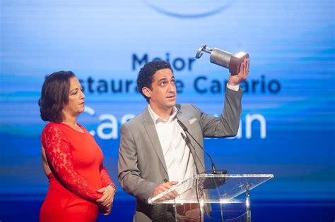 Disponemos de un amplio comedor dónde podrá disfrutar de un ambiente agradable. Premio Mejor Restaurante Canario: Casa Juan - Premios de ...