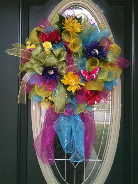 Usher in the new season with these summer wreaths for your front door. Summer deco mesh wreath | Easter mesh wreaths, Easter deco ...