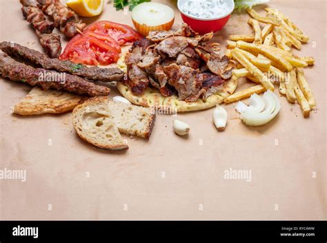 Gyros Pita Shawarma Y Kebab Griego Turco Tradicional Carne En Pan De