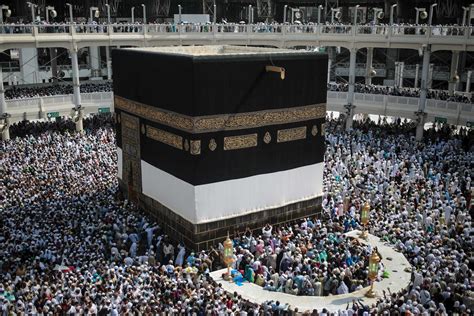 See Muslim Pilgrims Flocking To Mecca For The Hajj Time