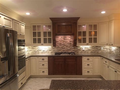 Carriage house cabinet collection defines your personal space, reflecting your unique taste and individual style. Absolutely love this kitchen by our Herculaneum designer ...