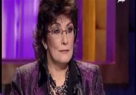 اعترفت الفنانة المصرية سماح أنور، بأنها تتمنى لو كانت ذكرا بدل أنثى، بسبب شعورها بالانزعاج الشديد من نظرة المجتمع الشرقي والعربي للمرأة والأنثى، فهي نظرة غير عادلة. سماح أنور لكاملة أبو ذكري: "ما تقوليه كذب" | مصراوى