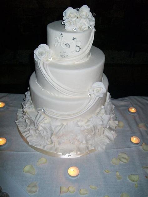 Wedding Cake Decorated Cake By Luxury Cake By Lucia Cakesdecor