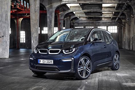 Compare the 2018 bmw i3 with 2018 fiat 124 spider, side by side. 2018 BMW i3S Debuts With Upgraded Motor, Sportier Styling | Carscoops