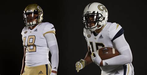 3:22:13 yangikulgu recommended for you. Here are the new college football uniforms and helmets in 2018