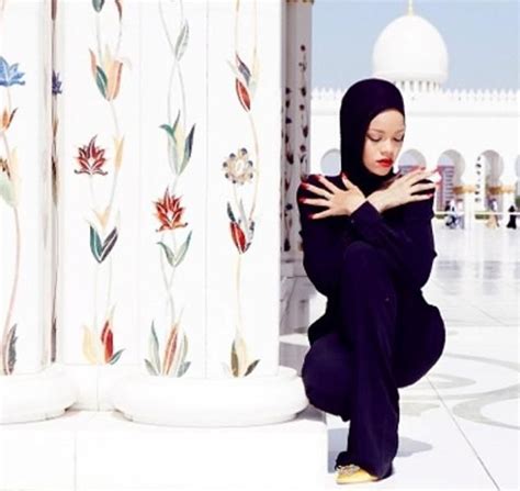 Rihanna Kicked Out Of Famed Abu Dhabi Mosque Over Racy Photos Rihanna Instagram Rihanna