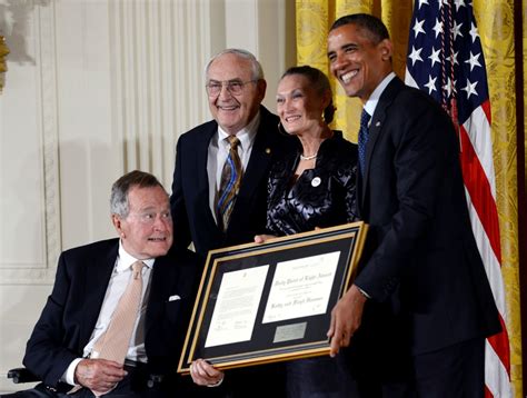 Obama George Hw Bush Award 5000th Daily Point Of Light