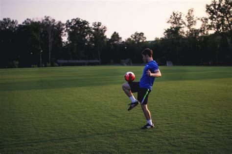 How To Juggle Soccer Balls Athleticlift