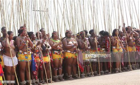 Annual Zulu Reed Festival In South Africa Photos Et Images De