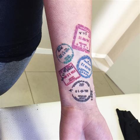 Tato barong di lengan, tato barong simple, tato leak barong, tato barong di kaki, tato leak warna, tato barong di dada, gambar tato barong and rangda mask lengan ide rangda mask tattoo tattoos tattoo designs balinese tattoo dan makna tersembunyi gambar tatto burung hantu di dada tato. Tato Tulisan Di Lengan Keren | クールな入れ墨