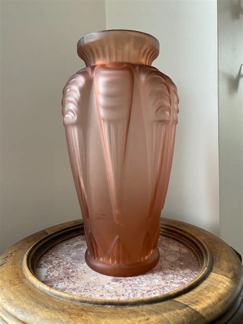 Proantic Vase Art Déco Rose En Verre Moulé Signé Espaivet