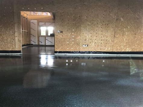 The majority of liquid screeds are anhydrite compounds that are based on a calcium sulphate binder within the liquid screed. Cemfloor Flooring Screed | Wiltshire Concrete