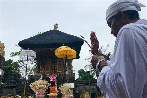 A Balinese Call To Prayer Folklife Magazine