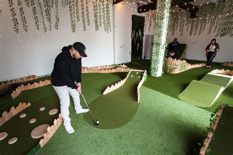 Hole 19 Las New Mini Golf Bar Pop Up Opens This Week Heres A