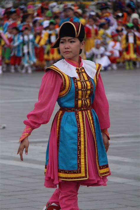 mongolian-traditional-dress-cultures-and-clothes-traditional-dresses,-traditional-outfits