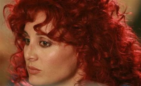 Η αθηνά μαθαίνει για τον έρωτα του στέφανου και της αγγελικής. Αγγελική Λάμπρη - Μέλισσες: Ο ρόλος στη σειρά και το ...