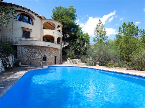 Sable fin de la costa blanca restent une destination accessible que de nombreux vacanciers préfèrent plutôt que des pays ou la sécurité des touristes n'est plus assurées pour le moment. Location Villa Calpe Costa Blanca Maison Espagne Oblada